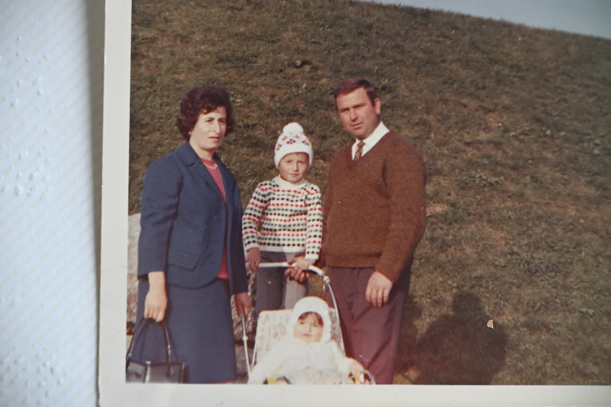 Giuseppe Lucino 1965 mit seiner Frau Carmelina, Sohn Vincenzo und der ersten Tochter Wilma. Giuseppe Verdicchio. Foto: Madeleine Schoder